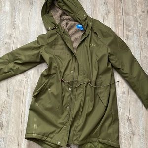 Women’s Adidas army green parka size L EUC!!